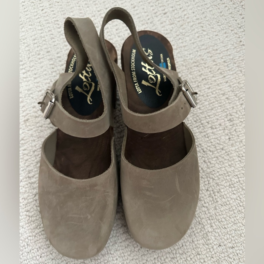 Closed Toe Clogs